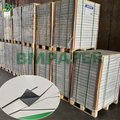 300GSM 310GSM กระดานไพ่เล่น ด้านผิวเรียบ ด้านกลางดํา 640 x 900mm