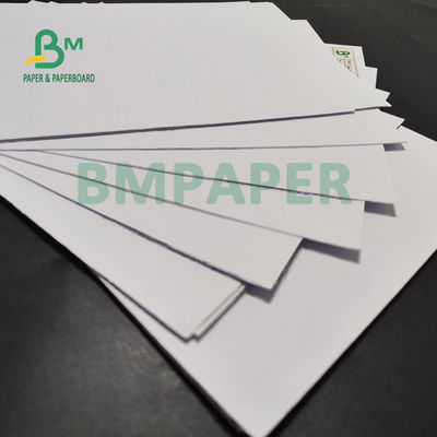 200gsm 250gsm Woodfree แผ่นกระดาษไม่เคลือบผิวสำหรับโบรชัวร์ 720mm X 1020mm