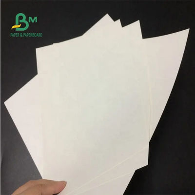 กระดาษคราฟท์สีขาวบริสุทธิ์ม้วน 24 X 35 นิ้ว 150gsm 170gsm 190gsm สำหรับถุงกระดาษ