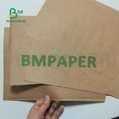 แผ่นกระดาษคราฟท์สีน้ำตาลเข้มความแข็งแรงสูง 80gsm 90gsm สำหรับถุงจัดส่ง