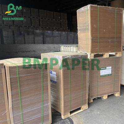 แผ่นกระดาษคราฟท์สีน้ำตาลเข้มความแข็งแรงสูง 80gsm 90gsm สำหรับถุงจัดส่ง