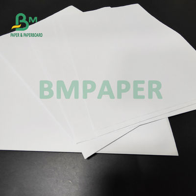 50gsm 55gsm กระดาษปอนด์ขาวปลอดสารเคลือบผิวสำหรับพิมพ์หนังสือ 66 X 106 ซม