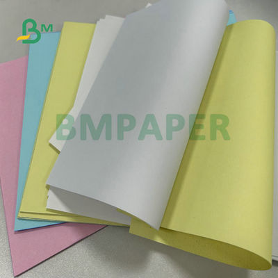 55 กรัม 60 กรัม NCR กระดาษไร้คาร์บอน ในสีชมพู สีเหลือง สีขาว สําหรับการรับ 860 x 610 มม