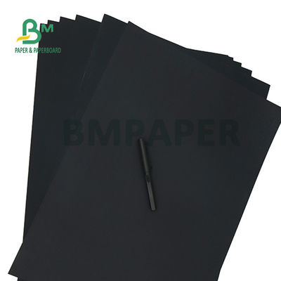 150 กรัม 200 กรัม กระดาษครัฟท์สีดํา สําหรับบรรจุของขวัญ 70 x 100 ซม ความแข็งแรงดี