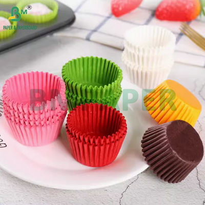 40 กรัม กระดาษกันไขมัน สี Cupcake Liner สําหรับการทําถ้วยมัฟฟีนครั้งเดียว