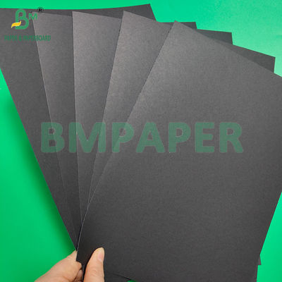 400gm กระดาษคาร์ดบอร์ดสีดํา สําหรับการทํากล่องของขวัญ 70 * 100CM
