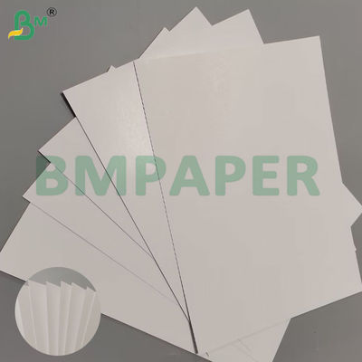 กระดาษแกนสีดํา กระดาษพนันที่ทนต่อการพับสูงเรียบ 450 * 320mm