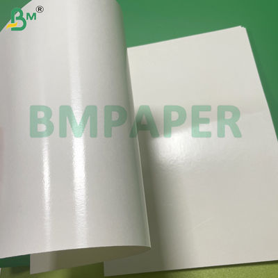 60GSM 80 GSM กระดาษไร้พลาสติกแบบน้ํา ป้องกันไขมันและกันน้ําสําหรับการบรรจุเบอร์เกอร์ การบรรจุอาหารรวดเร็ว กระดาษเบเกอร์