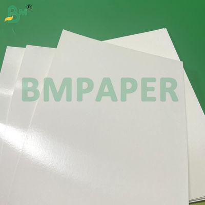 60GSM 80 GSM กระดาษไร้พลาสติกแบบน้ํา ป้องกันไขมันและกันน้ําสําหรับการบรรจุเบอร์เกอร์ การบรรจุอาหารรวดเร็ว กระดาษเบเกอร์