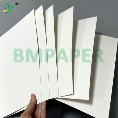 250 กรัม 300 กรัม ปกแต่ง 1 ด้าน กระปุกกระดาษกระดาษสีขาว FBB สําหรับบรรจุแบตเตอรี่ 61x86cm