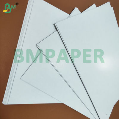 310gsm 320gsm กระดาษแกนสีดํา C2S กระดาษแกนสีดํา สําหรับการเล่นไพ่ A3 A4 ความละเอียดสูง