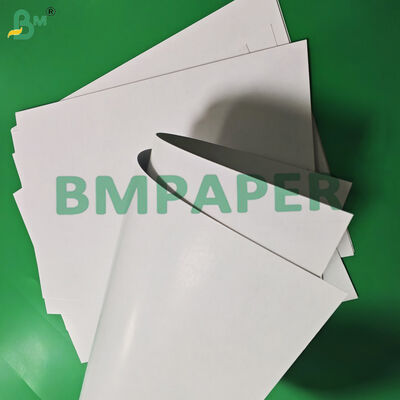300GSM 310GSM กระดานไพ่เล่น ด้านผิวเรียบ ด้านกลางดํา 640 x 900mm