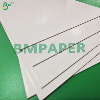 กระดาษแข็งสีขาว 1 มม. 1.5 มม. สำหรับกล่องเครื่องสำอาง 70 x 100 ซม. ความแข็งสูง